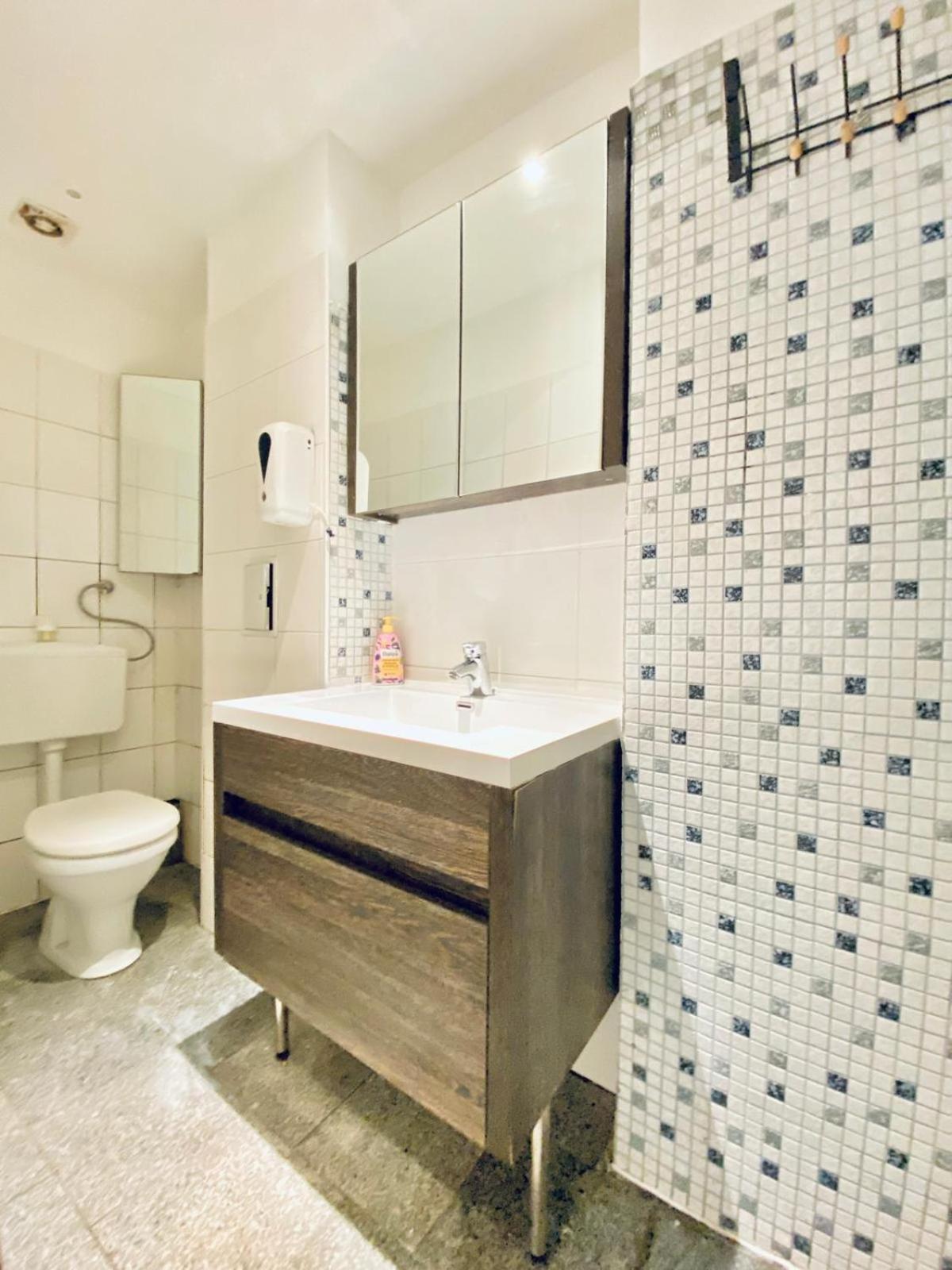 Astonishing 1 Bedroom Apt. Near Danube River เวียนนา ภายนอก รูปภาพ